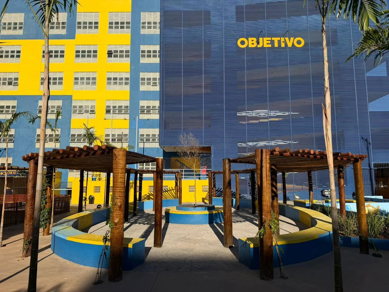 Espaços de convivência do Colégio Objetivo Uberaba